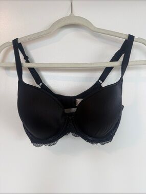 Wacoal Black Lace-Trim Molded Cup Bra
